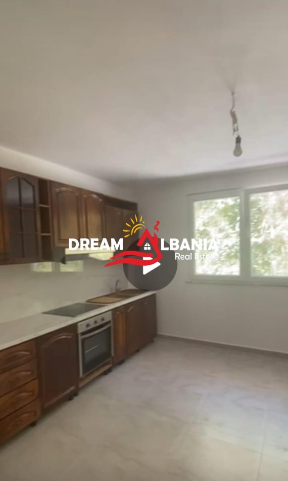 Tirane, jepet me qera apartament 1+1 , 58 m² 200 € (sa kalon News 24, Shkoze)
