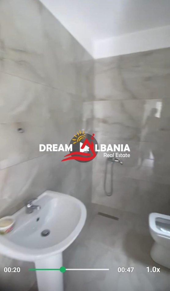 Tirane, jepet me qera apartament 1+1 , 58 m² 200 € (sa kalon News 24, Shkoze)