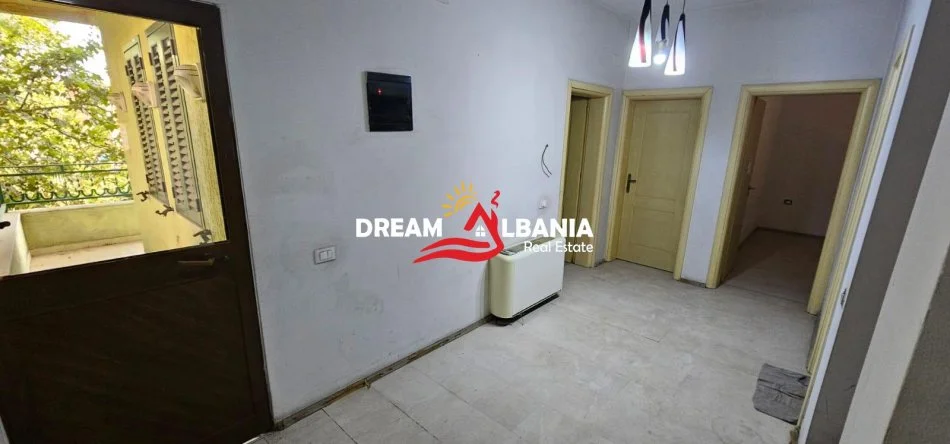 Tirane, jepet me qera 2+1 , 80 m² 420 € (sa kalon Terminalin e Autobuzave te Veriut)