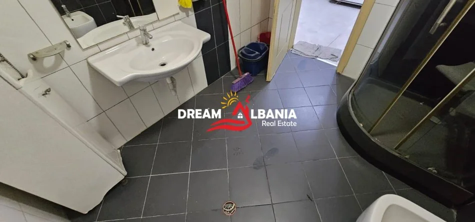 Tirane, jepet me qera 2+1 , 80 m² 420 € (sa kalon Terminalin e Autobuzave te Veriut)