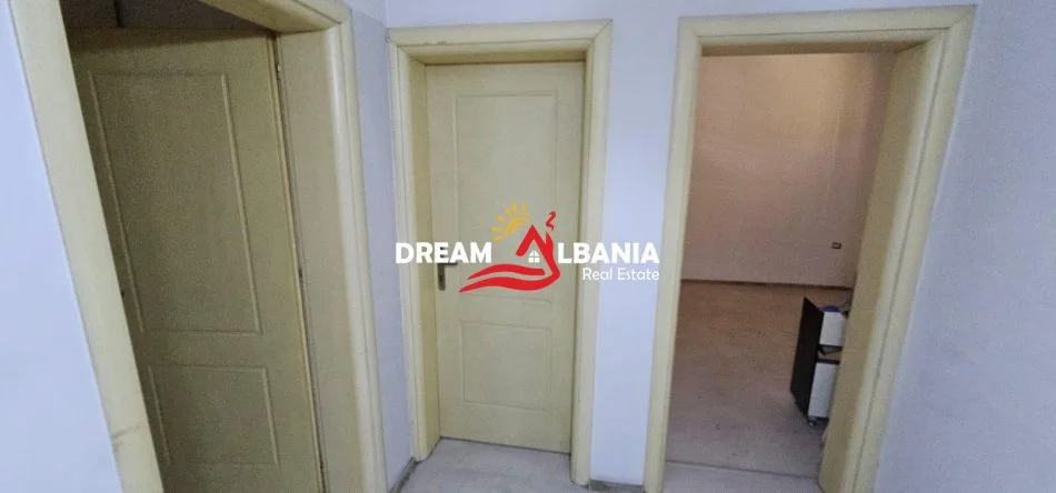Tirane, jepet me qera 2+1 , 80 m² 420 € (sa kalon Terminalin e Autobuzave te Veriut)