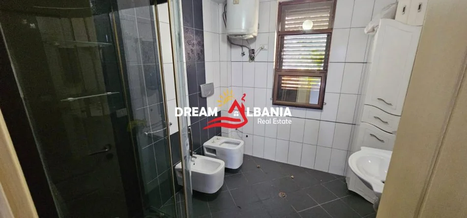 Tirane, jepet me qera 2+1 , 80 m² 420 € (sa kalon Terminalin e Autobuzave te Veriut)