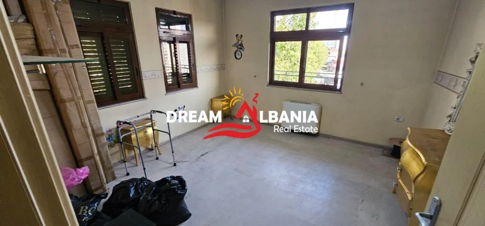 Tirane, jepet me qera apartament 1+1 Kati 3, 80 m² 420 € (sa kalon Terminalin e Autobuzave te Veriut)