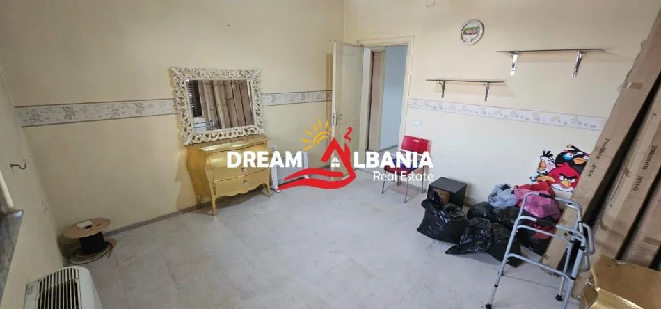 Tirane, jepet me qera apartament 1+1 Kati 3, 80 m² 420 € (sa kalon Terminalin e Autobuzave te Veriut)