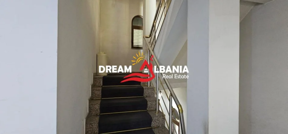 Tirane, jepet me qera apartament 1+1 Kati 3, 80 m² 420 € (sa kalon Terminalin e Autobuzave te Veriut)