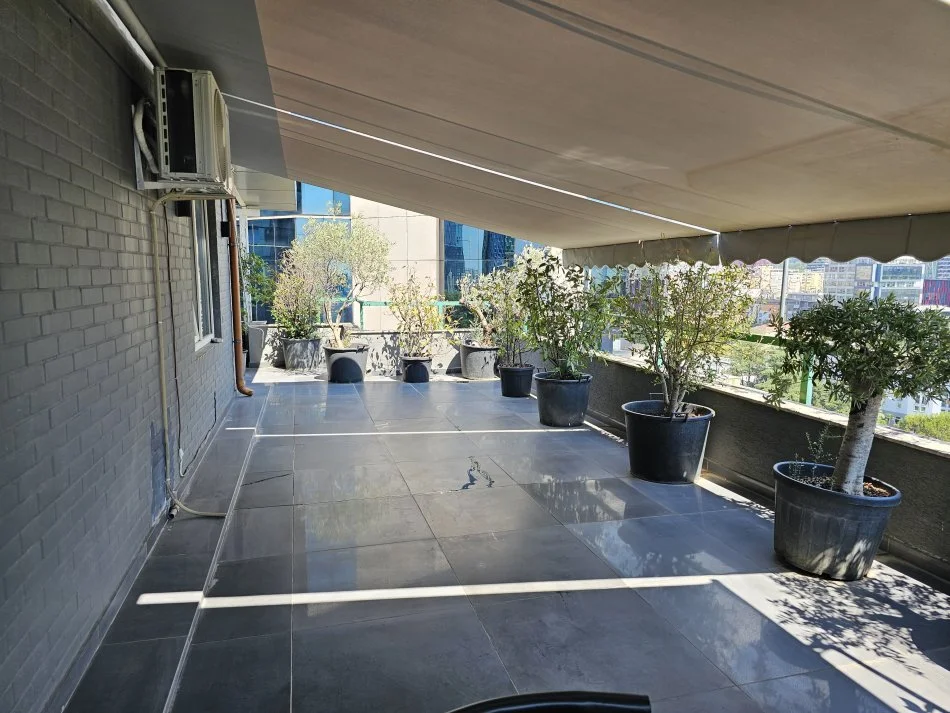 Tirane, shitet apartament 2+1+Ballkon , 277 m² 900.000 € (Kullat Binjake)