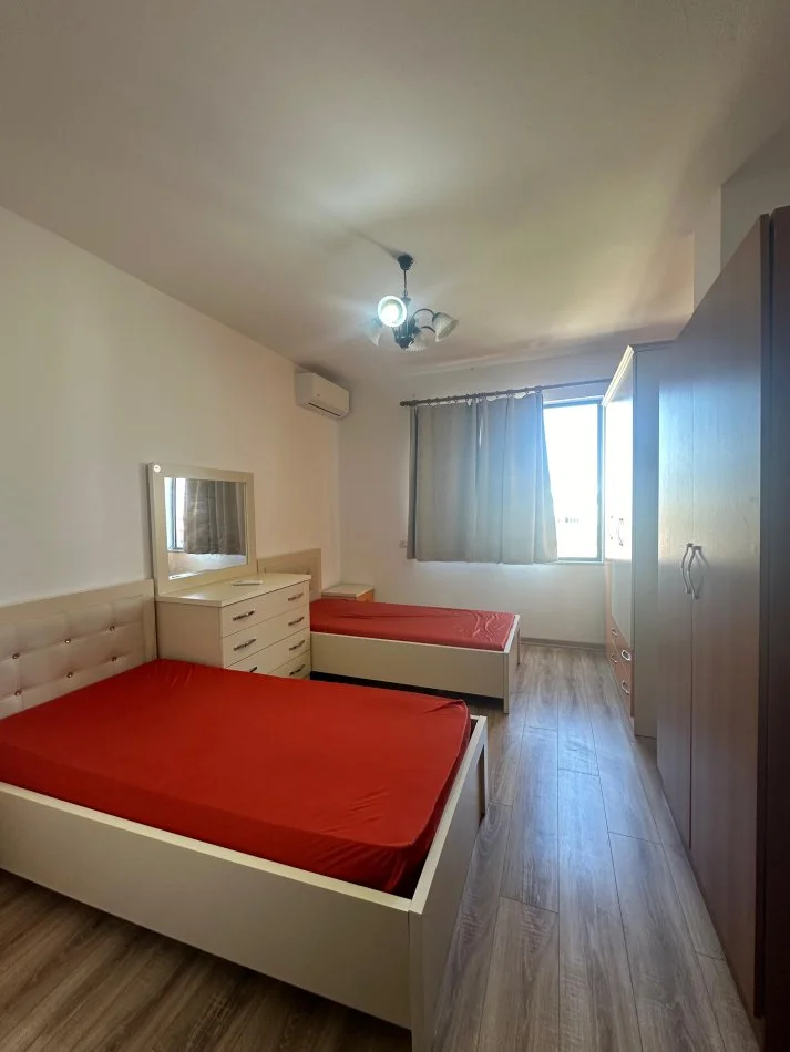 Tirane, jepet me qera 2+1+Ballkon Kati 7, 800 € (Zogu i Zi)