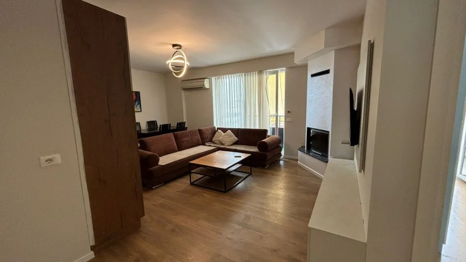 Tirane, jepet me qera apartament 2+1+Ballkon Kati 6, 100 m² 650 € (5 maj)
