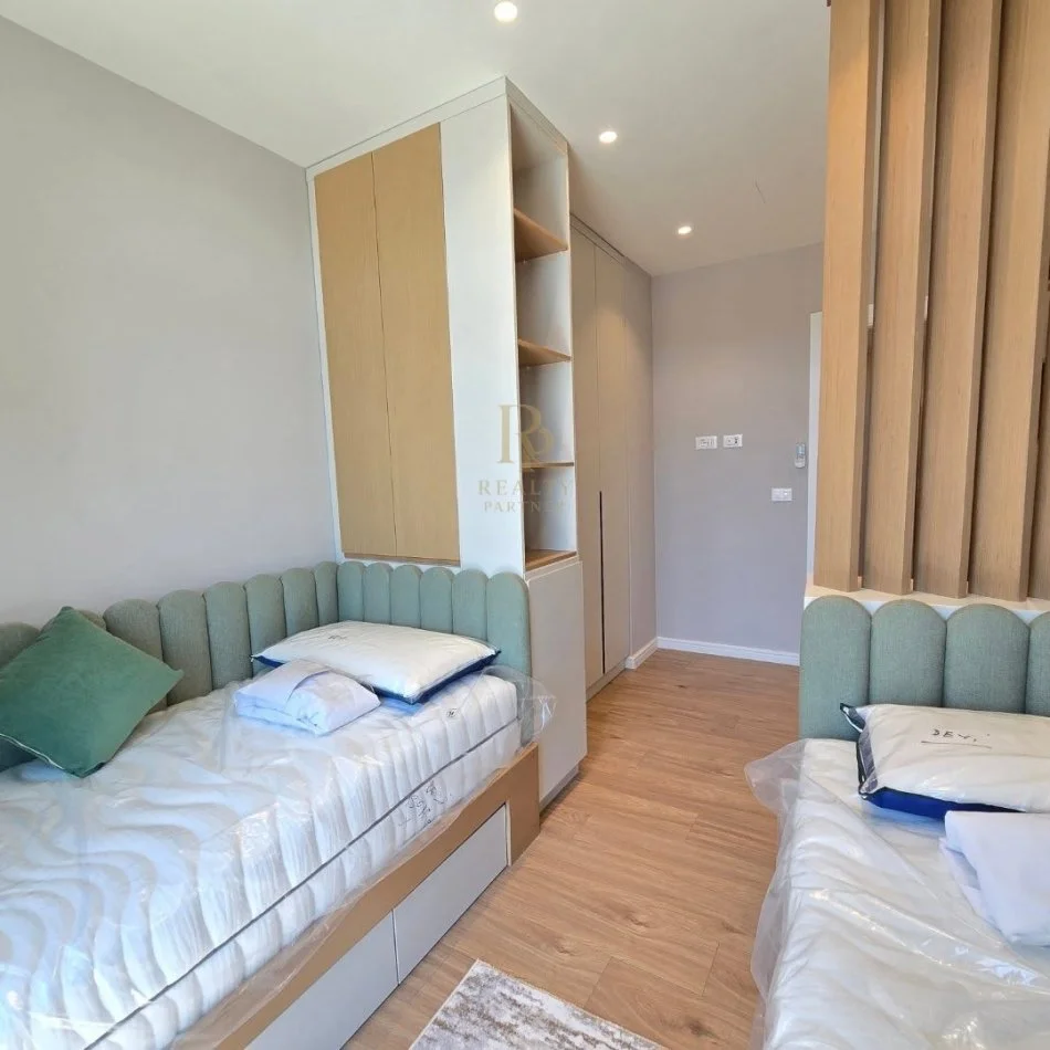 Tirane, jepet me qera apartament 2+1+Ballkon Kati 7, 150 m² 2.300 € (Lake View Residence)