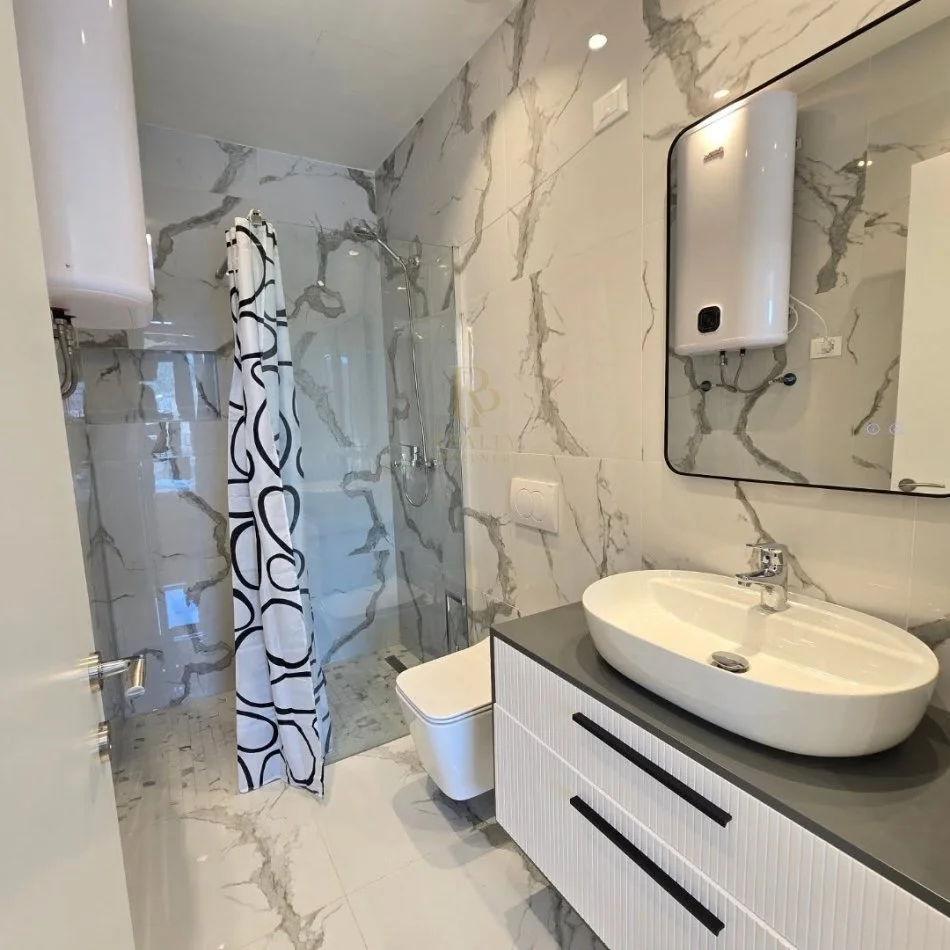 Tirane, jepet me qera apartament 2+1+Ballkon Kati 7, 150 m² 2.300 € (Lake View Residence)