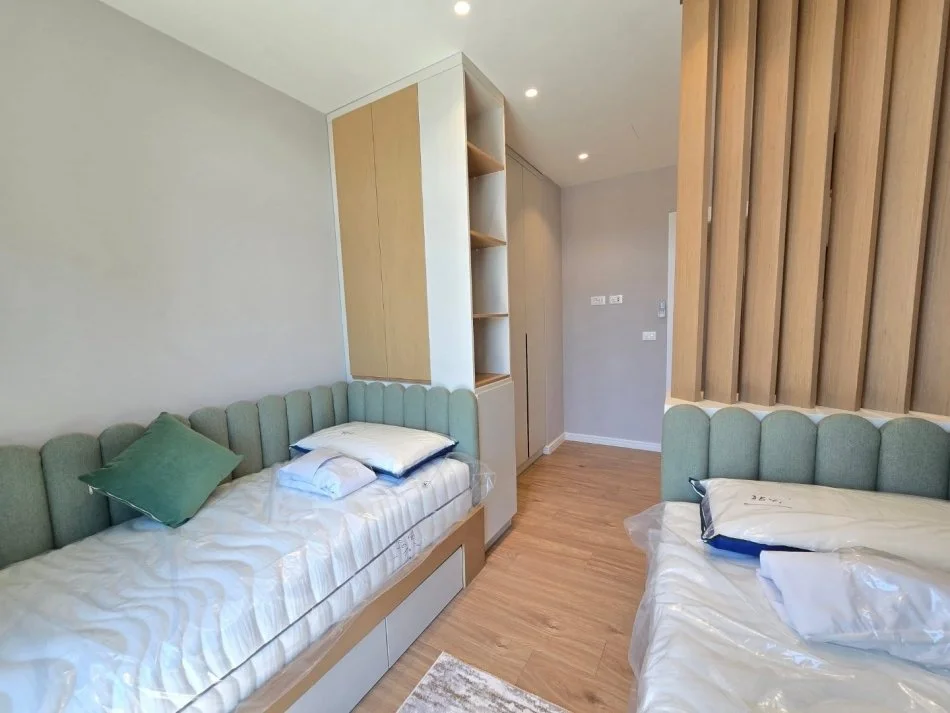 Tirane, jepet me qera apartament 2+1+Aneks+Ballkon Kati 11, 150 m² 2.300 € (Liqeni Artificial)