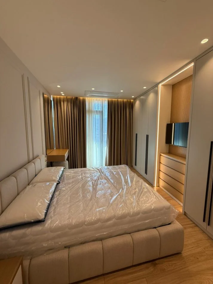 Tirane, jepet me qera apartament 2+1+Aneks+Ballkon Kati 11, 150 m² 2.300 € (Liqeni Artificial)