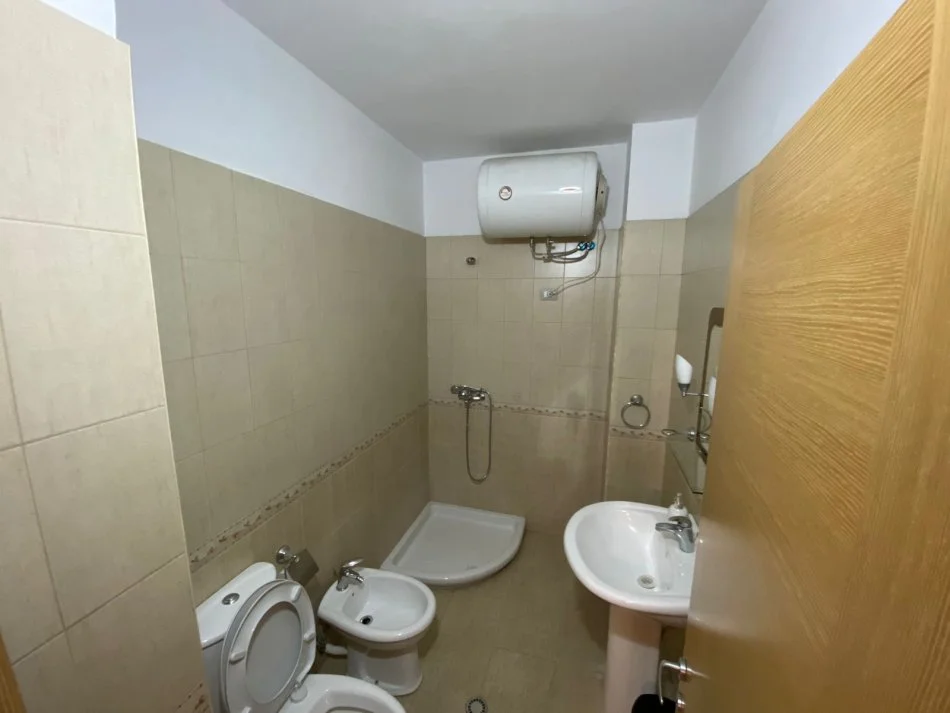 Tirane, jap me qera apartament 2+1+Ballkon Kati 5, 100 m² 600 € (SIRI KOKDRA)