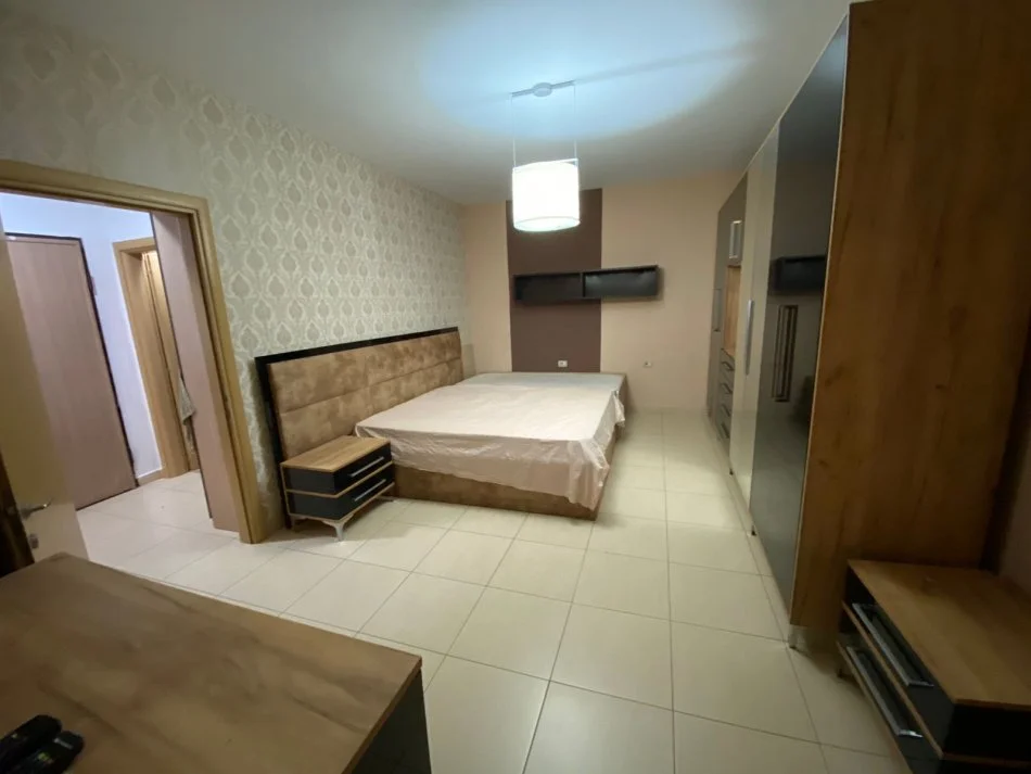 Tirane, jap me qera apartament 2+1+Ballkon Kati 5, 100 m² 600 € (SIRI KOKDRA)