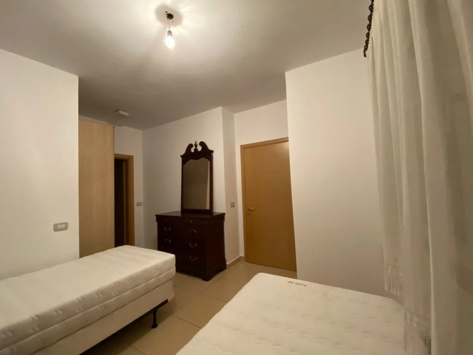 Tirane, jap me qera apartament 2+1+Ballkon Kati 5, 100 m² 600 € (SIRI KOKDRA)