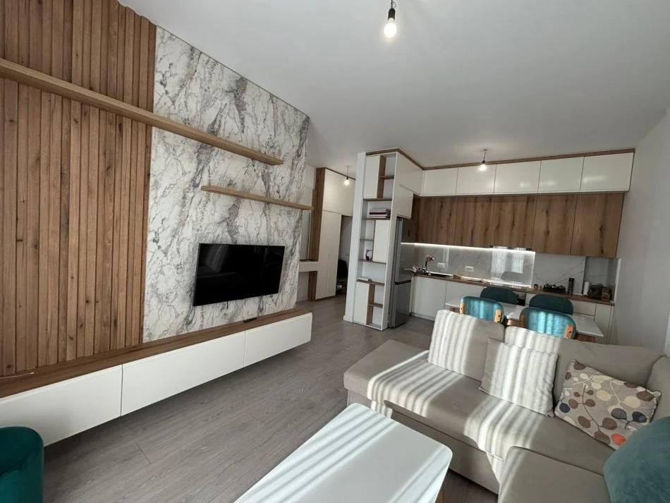 Tirane, jepet me qera apartament 2+1+Ballkon Kati 3, 93 m² 700 € 