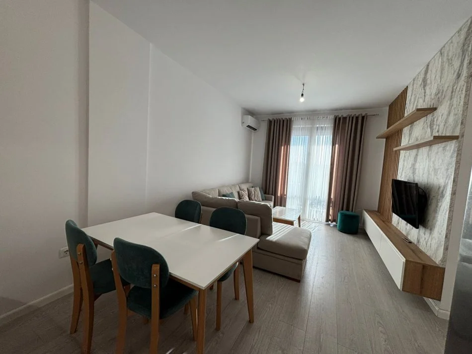Tirane, jepet me qera apartament 2+1+Ballkon Kati 3, 93 m² 700 € 