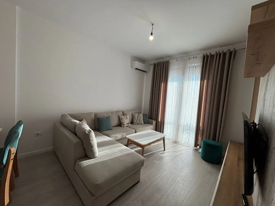 Tirane, jepet me qera apartament 2+1+Ballkon Kati 3, 93 m² 700 € 