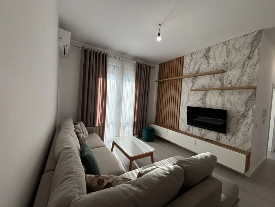 Tirane, jepet me qera apartament 2+1+Ballkon Kati 3, 93 m² 700 € 