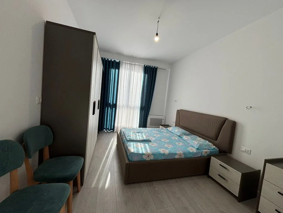 Tirane, jepet me qera apartament 2+1+Ballkon Kati 3, 93 m² 700 € 