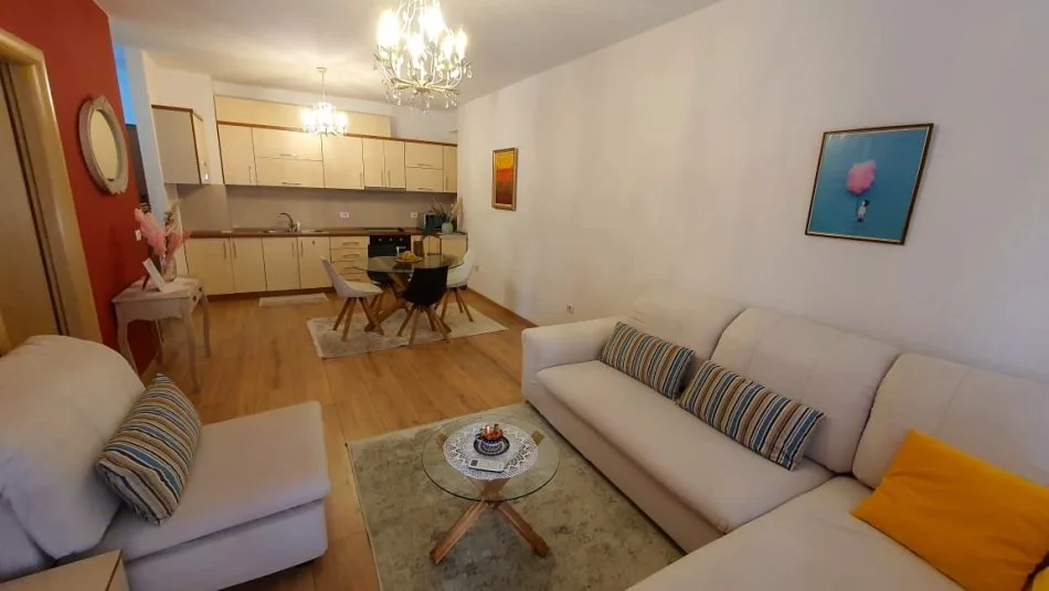Tirane, jepet me qera apartament 1+1 Kati 2, 72 m² 700 € 