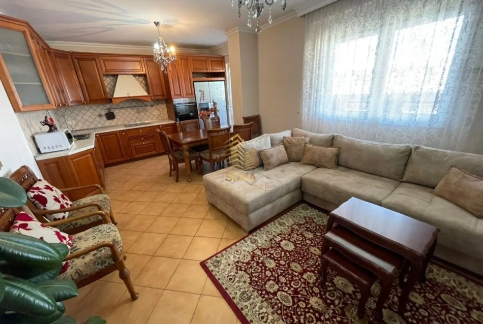 Tirane, jepet me qera apartament 2+1+Ballkon Kati 10, 100 m² 1.000 € (Rruga e Elbasanit)