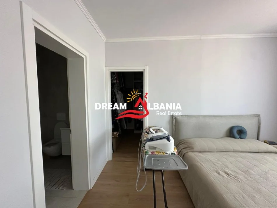 Tirane, jepet me qera apartament 3+1+Ballkon Kati 7, 160 m² 1.350 € (te Rruga e Durresit prane Colosseut)
