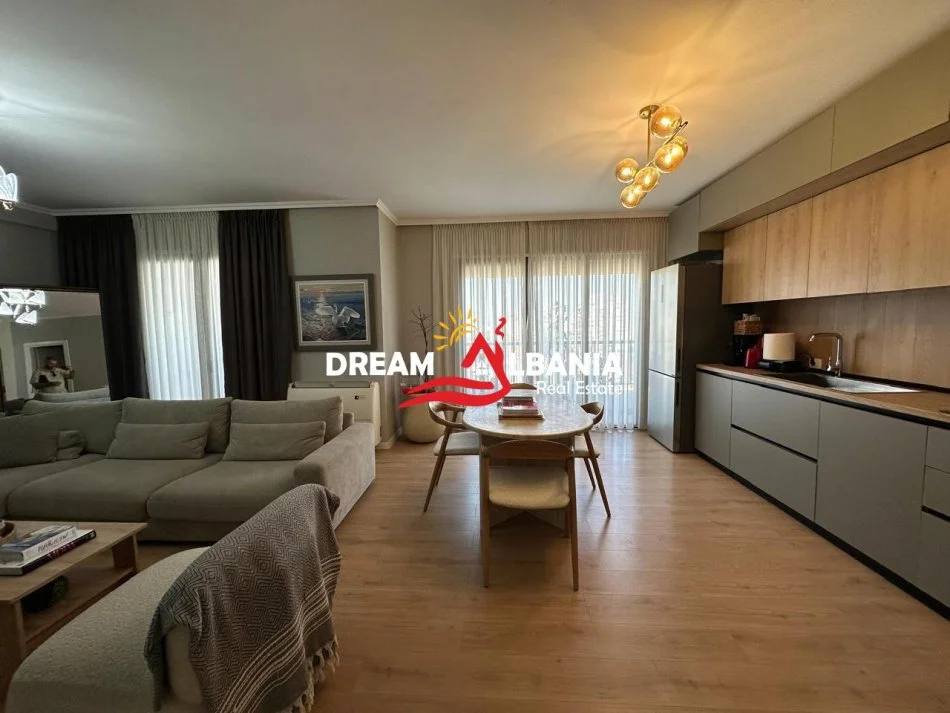 Tirane, jepet me qera apartament 3+1+Ballkon Kati 7, 160 m² 1.350 € (te Rruga e Durresit prane Colosseut)
