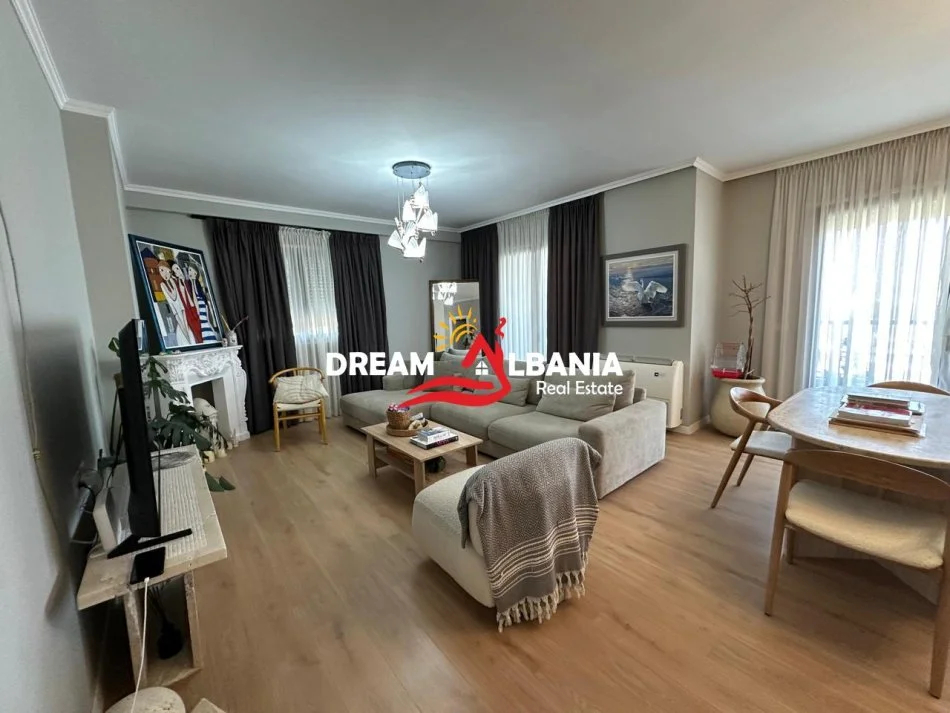 Tirane, jepet me qera apartament 3+1+Ballkon Kati 7, 160 m² 1.350 € (te Rruga e Durresit prane Colosseut)