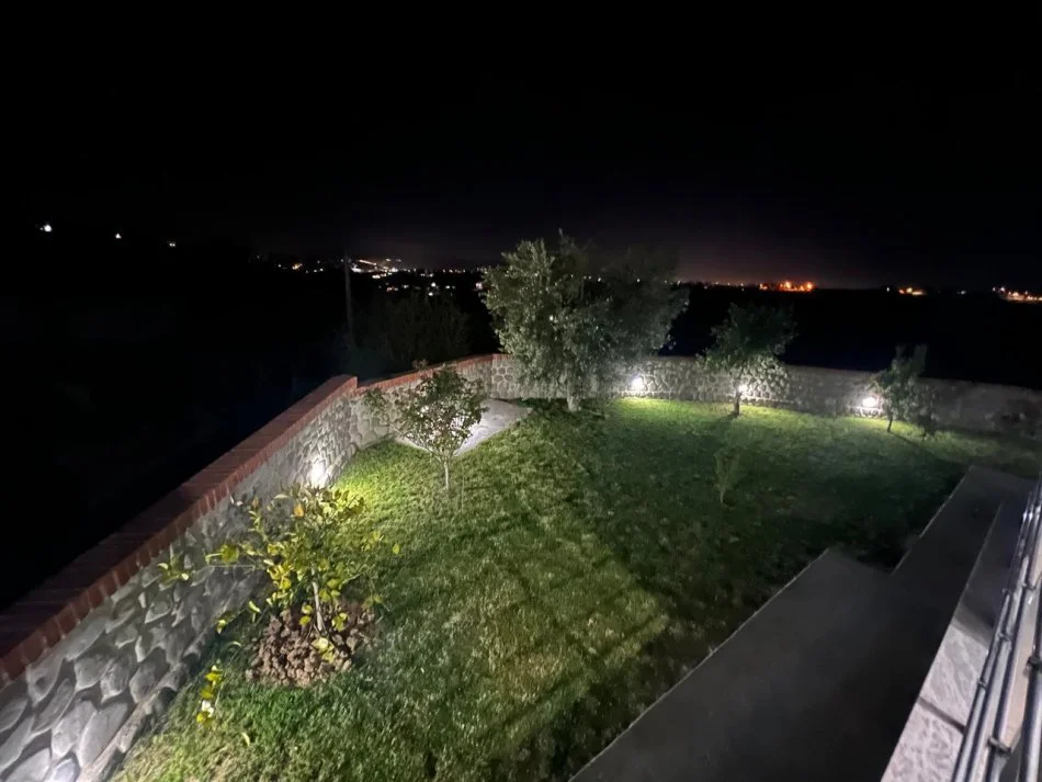 Tirane, jepet me qera Vile 5+1+Aneks+Ballkon Kati 1, 320 m² 1.500 € (Teg)