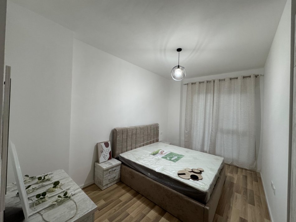 Tirane, jepet me qera apartament 1+1 Kati 5, 500 € 