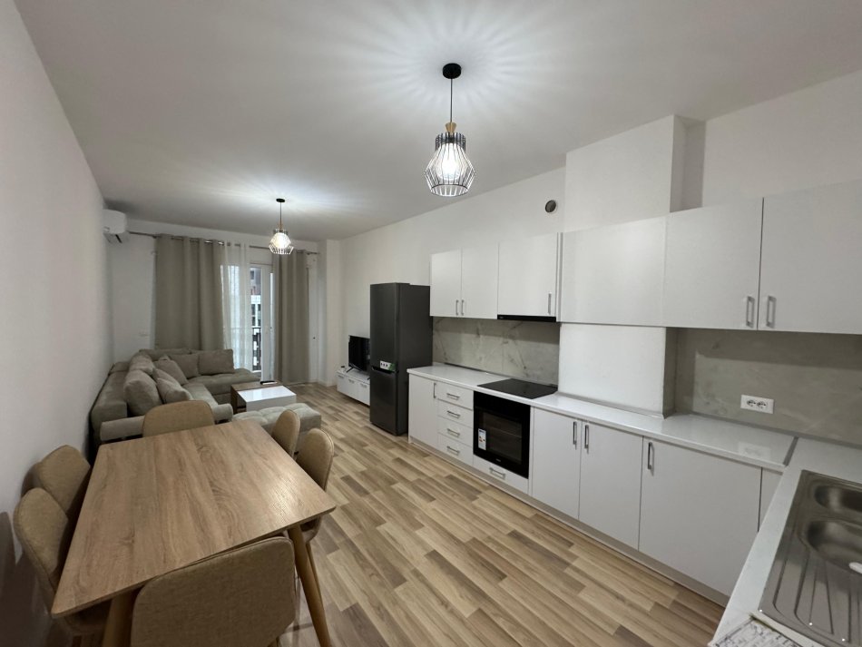 Tirane, jepet me qera apartament 1+1 Kati 5, 500 € 