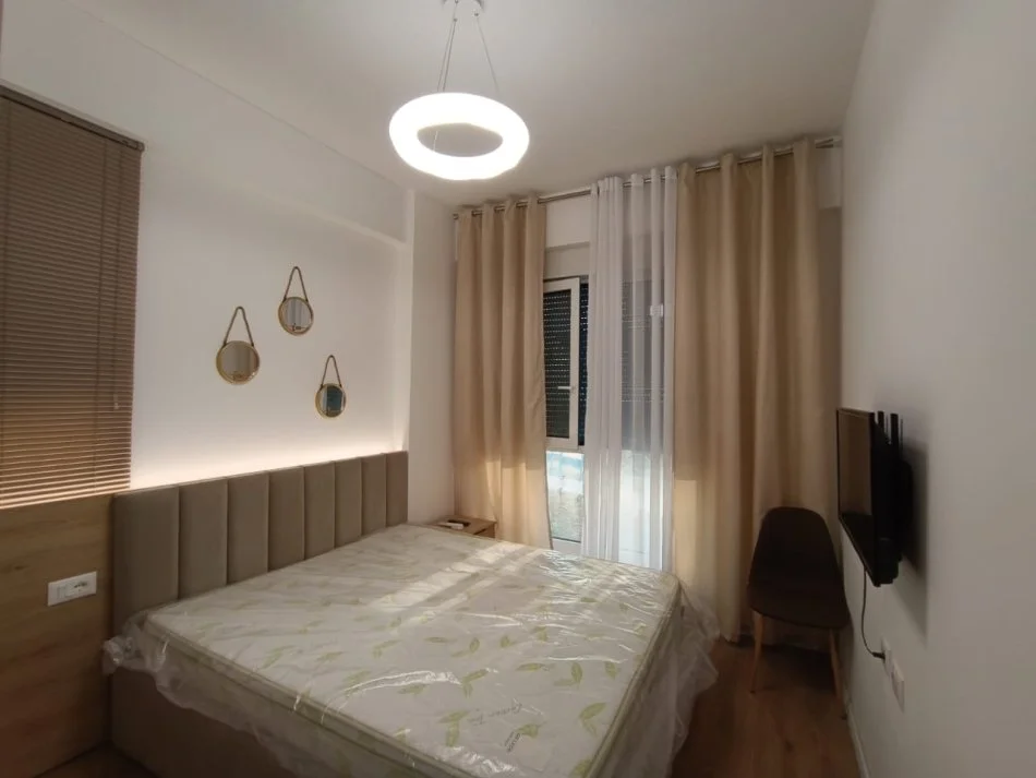 Tirane, jepet me qera 1+1+Ballkon Kati 2, 75 m² 450 € 