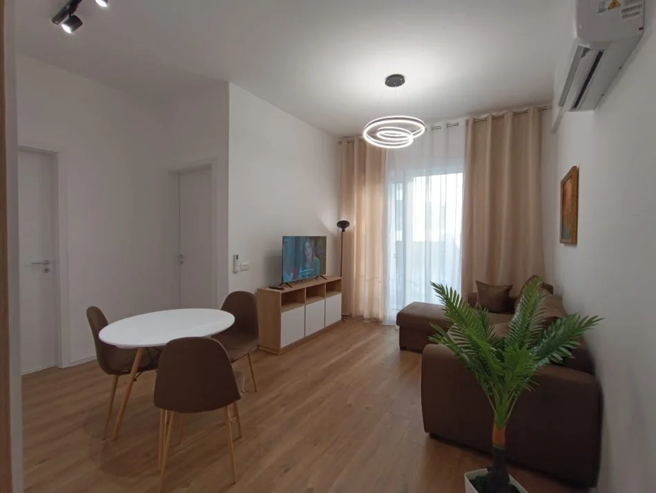 Tirane, jepet me qera 1+1+Ballkon Kati 2, 75 m² 450 € 