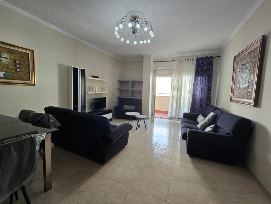 Tirane, jepet me qera apartament 2+1+Ballkon Kati 2, 124 m² 750 € (Kristal Center) Komuna e Parisit