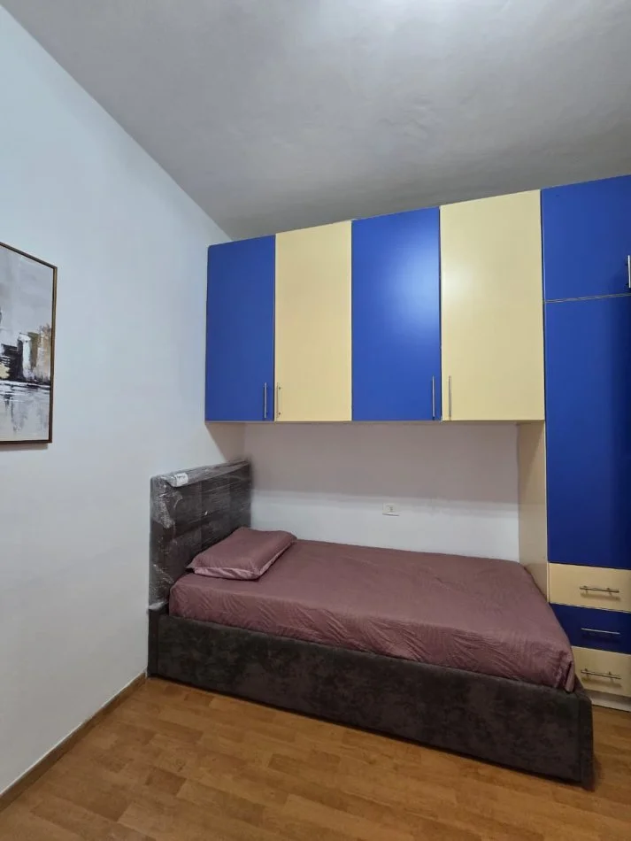 Tirane, jepet me qera apartament 2+1+Ballkon Kati 2, 124 m² 750 € (Kristal Center) Komuna e Parisit