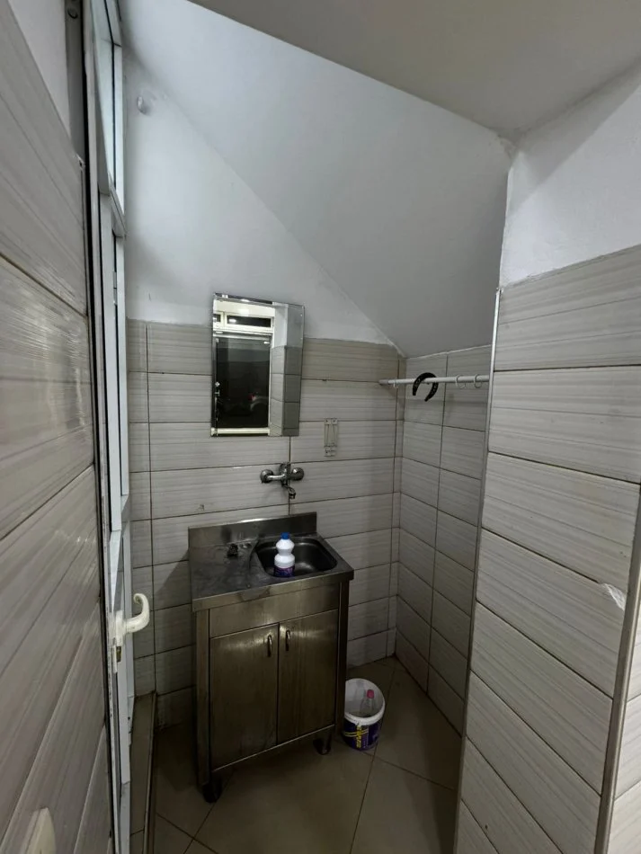 Tirane, jepet me qera , 33 m² 300 € 