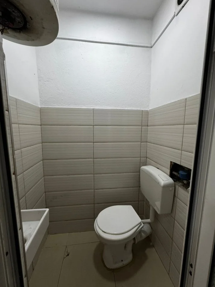 Tirane, jepet me qera , 33 m² 300 € 
