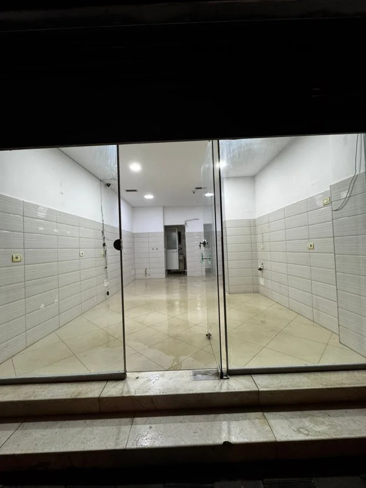 Tirane, jepet me qera , 33 m² 300 € 