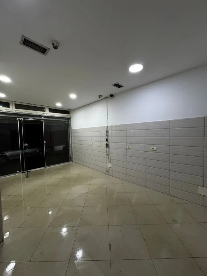 Tirane, jepet me qera , 33 m² 300 € 