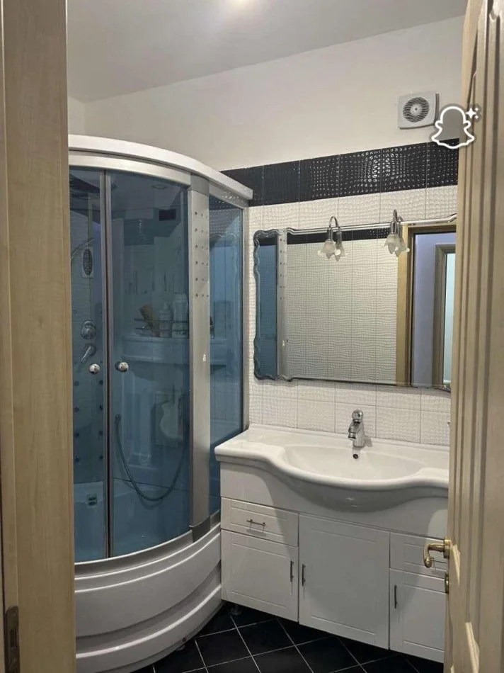 Tirane, jepet me qera apartament 2+1+Aneks+Ballkon Kati 4, 850 € 