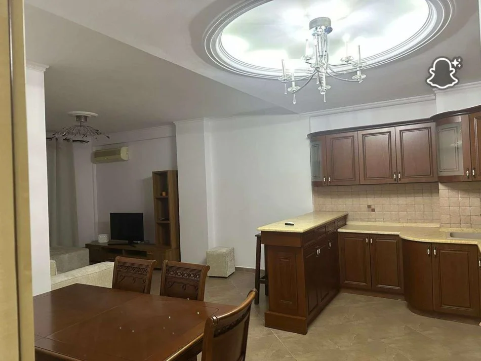 Tirane, jepet me qera apartament 2+1+Aneks+Ballkon Kati 4, 850 € 
