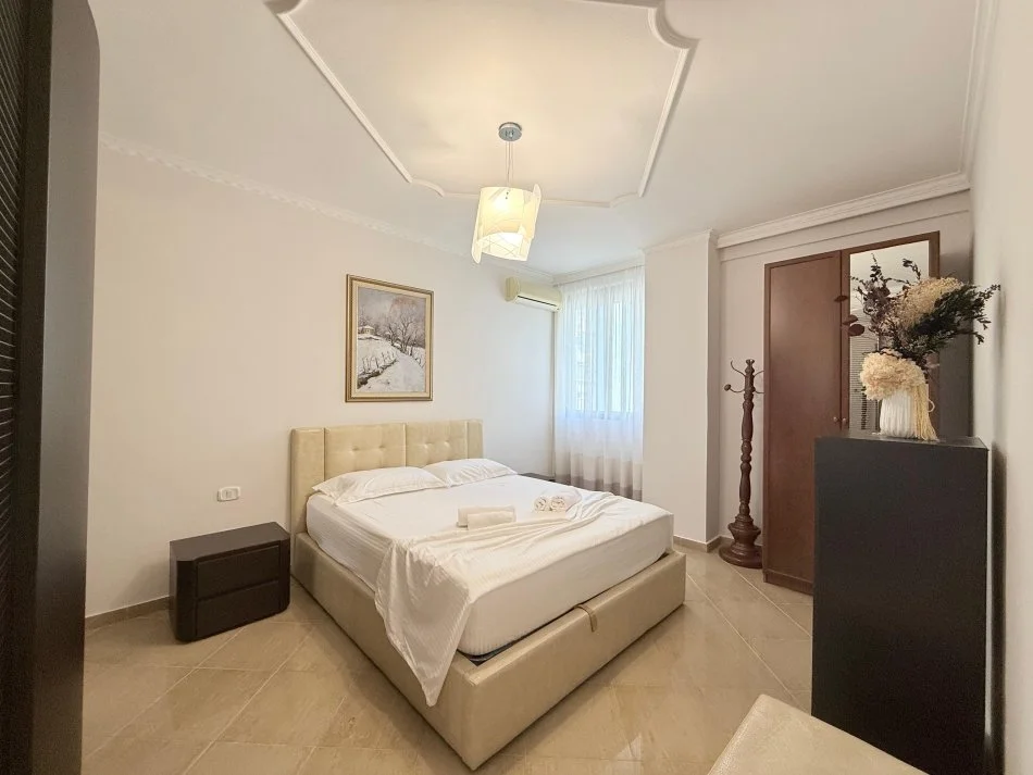 Tirane, jepet me qera apartament 2+1+Ballkon Kati 4, 850 € (Bul Gjergj Fishta)