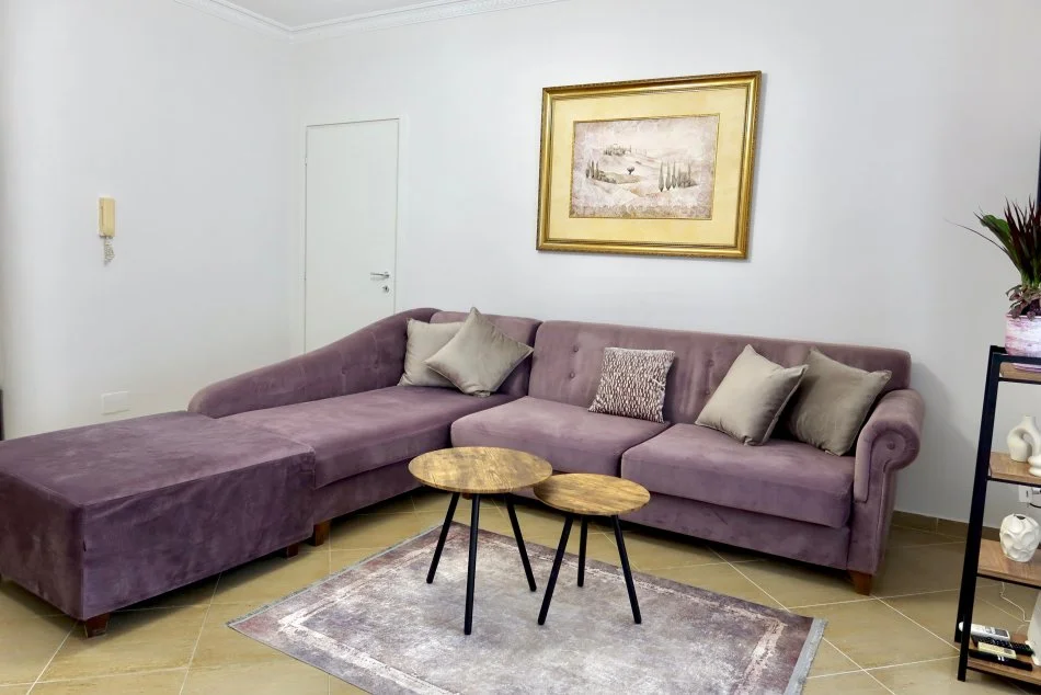 Tirane, jepet me qera apartament 2+1+Ballkon Kati 4, 850 € (Bul Gjergj Fishta)