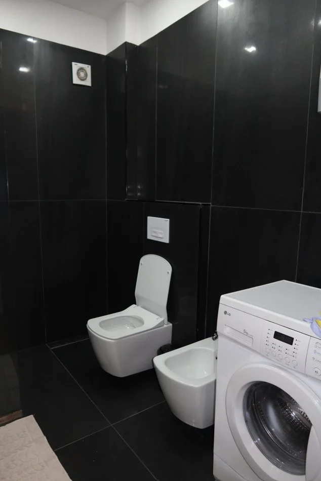 Tirane, jepet me qera apartament 2+1+Ballkon Kati 4, 850 € (Bul Gjergj Fishta)