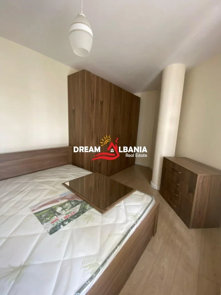Tirane, jepet me qera apartament 2+1 Kati 7, 99 m² 550 € (ne Rrugen Dritan Hoxha, prane spitalit Ushtarak)