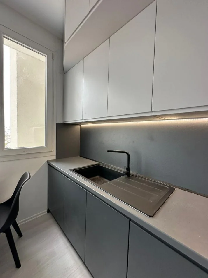 Tirane, jepet me qera apartament 2+1+Ballkon Kati 4, 98 m² 700 € (River Residence Unaza e Re)