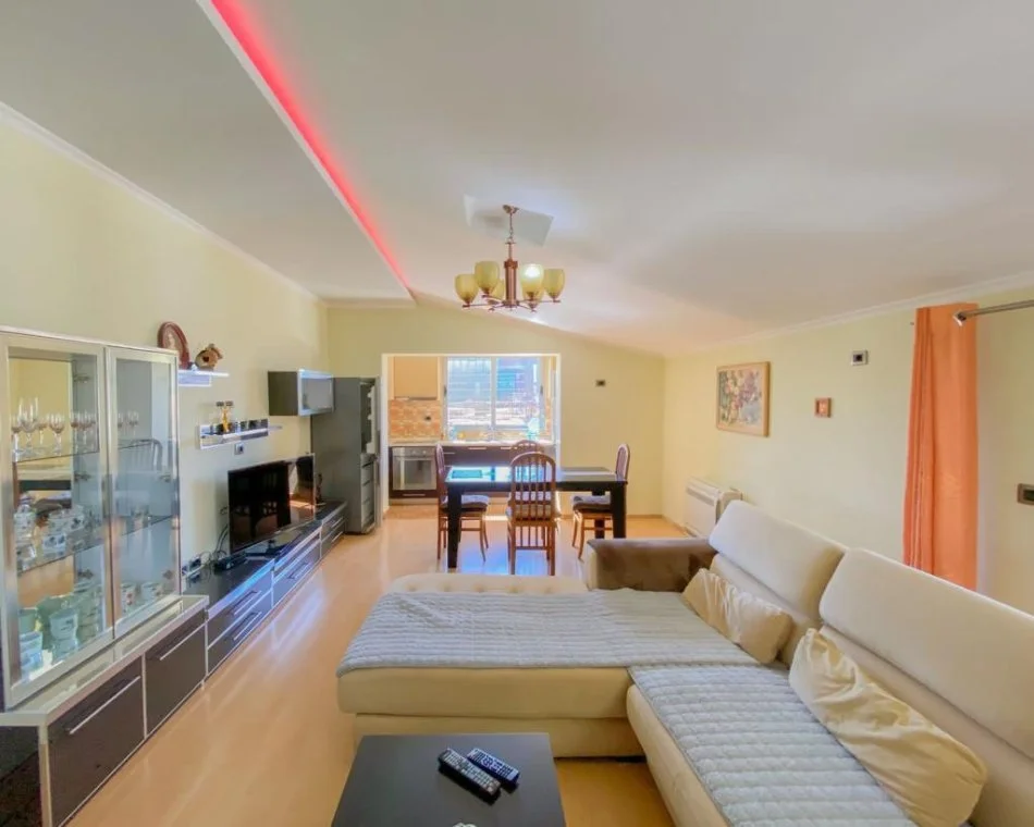 Tirane, jepet me qera apartament 2+1 , 113 m² 700 € (Kryqezimi Myslym Shyrit)