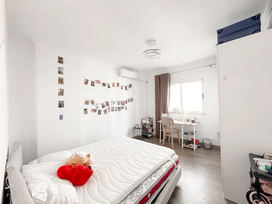 Tirane, jepet me qera apartament 2+1+Ballkon , 700 € (Don Bosko)