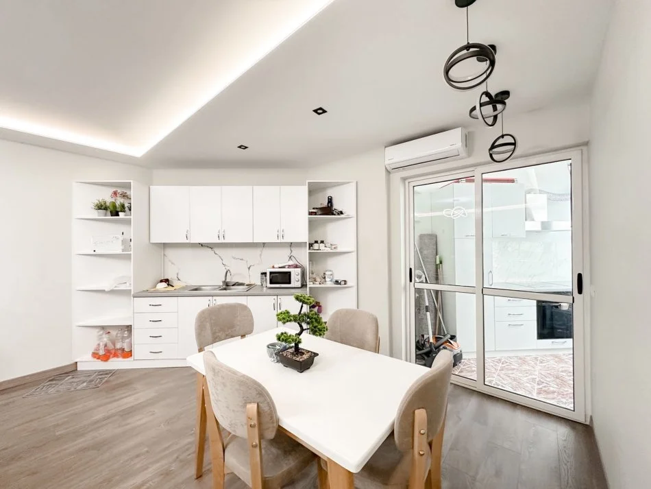 Tirane, jepet me qera apartament 2+1+Ballkon Kati 6, 90 m² 700 € (Don Bosko)